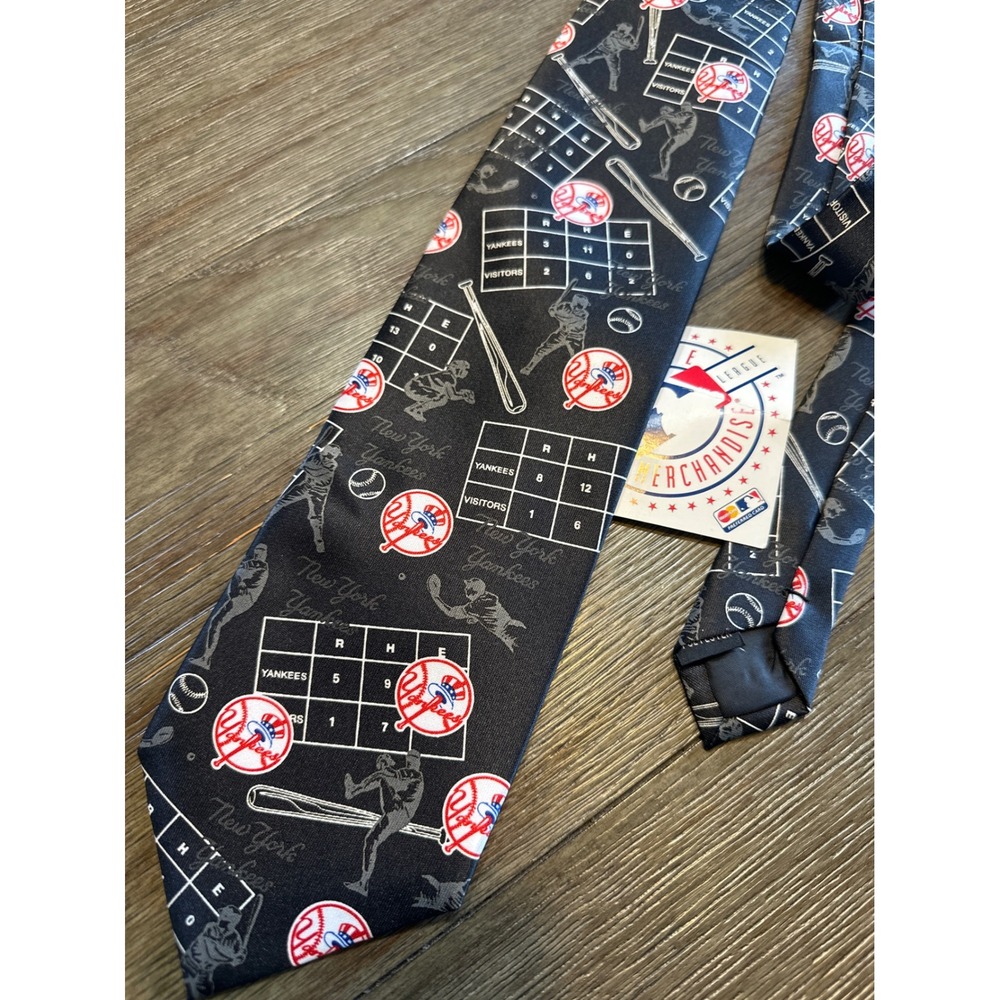 NWT Ralph Marlin New York Yankees Batter Up Genuine MLB Merchandise Necktie